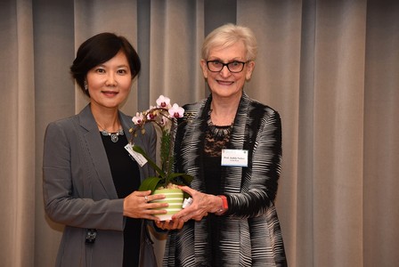 Professor Judith Parker presented souvenirs to Professor Chia-Chin Lin 